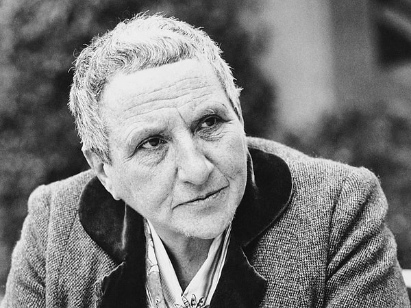 12. Гертруда Штайн вставала в 10 утра и через силу пила кофе