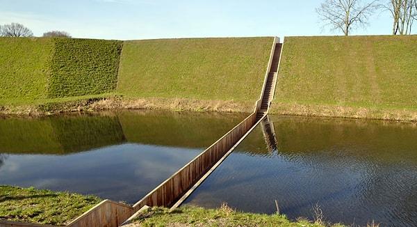 11. Moses Köprüsü Merdivenleri - Halsteren, Hollanda