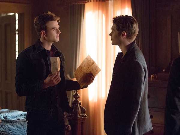 41. Первородные, 4 сезон