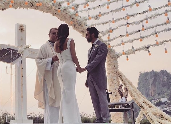 3. Церемония бракосочетания проходила в Мексике.