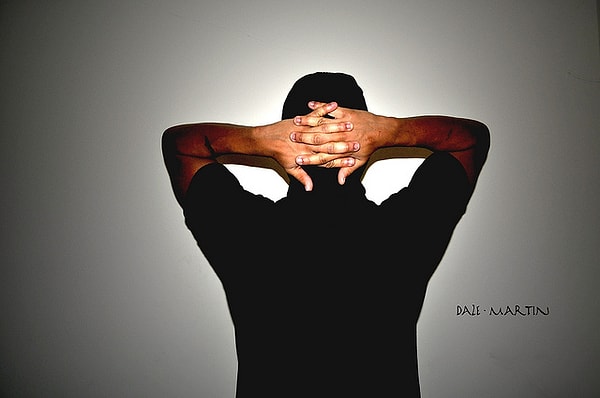 5. Отведите одну руку за голову и скажите, какую руку вы для этого выбрали?