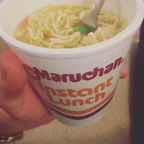 Su koymayı unutunca apartmandan çıkmayan noodle kokusu.