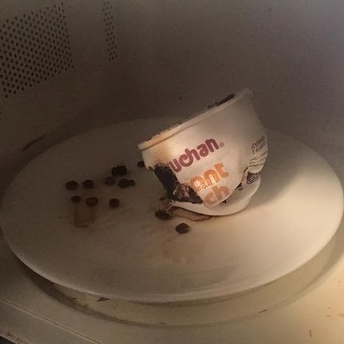 Su koymayı unutunca apartmandan çıkmayan noodle kokusu.