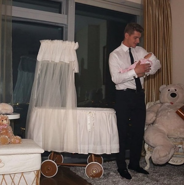 6. В нем Алексей даже становится отцом.