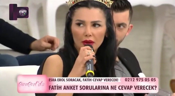 Derin Manalar İçeren Bir Oyuncak Hediye Edilen Gelin Adayı