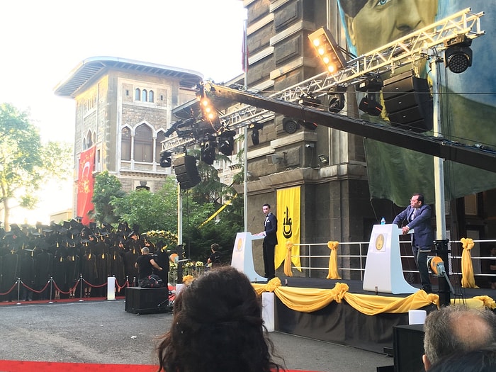 İstanbul Erkek Lisesi'nde Protesto: Öğrenciler Konuşma Yapan Okul Müdürüne Sırtını Döndü