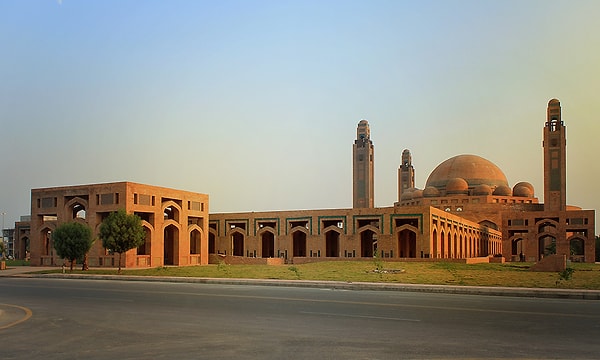 16. Büyük Jamia Mescidi