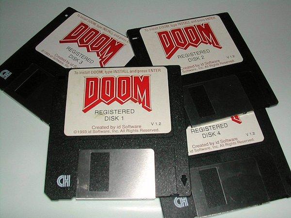 7. Hatta bilgisayar oyunlarının en iyilerinden, döneminin kralı Doom'u oynayanların bu oyunu disketten yüklemiş olma ihtimalleri oldukça yüksektir.