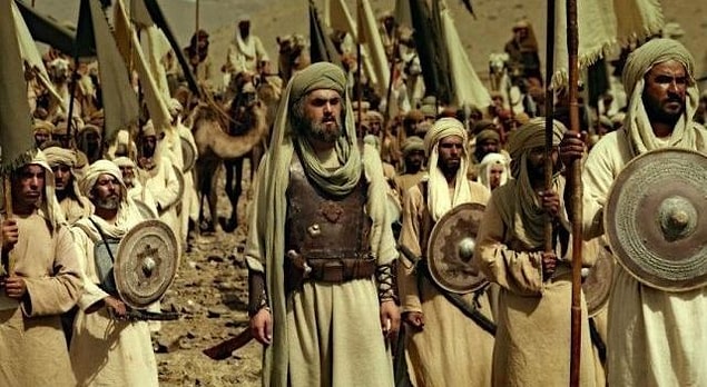 15. Hz. Muhammed'in eşi Hz. Ayşe ile son halife Hz. Ali hangi savaşta karşı karşıya gelmiştir?