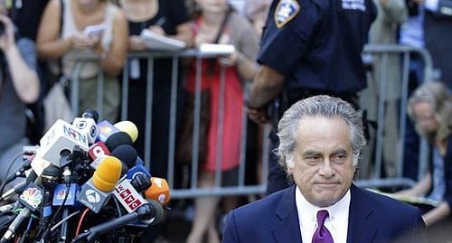 New York Güney Bölge Başsavcısı Preet Bharara’nın ofisi ve Reza Zarrab’ın avukatı Benjamin Brafman arasında dilekçe ve belge düellosu sürüyor...
