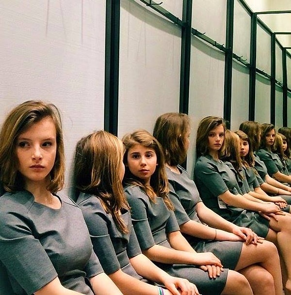 2. Сколько девочек на фотографии?