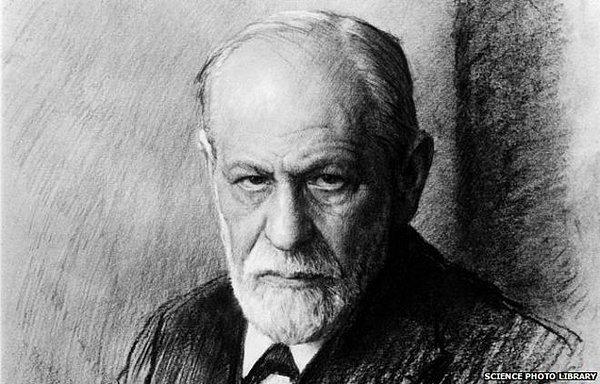 11. Freud'un kişilik teorisine göre hangisi 'düşünmeden yapılan hareketlerde karar verici merci' olarak kabul edilir?