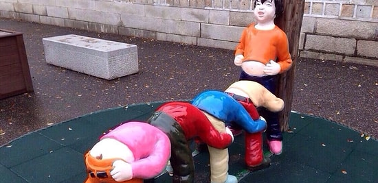 25 детских площадок, способных разрушить психику вашего ребенка