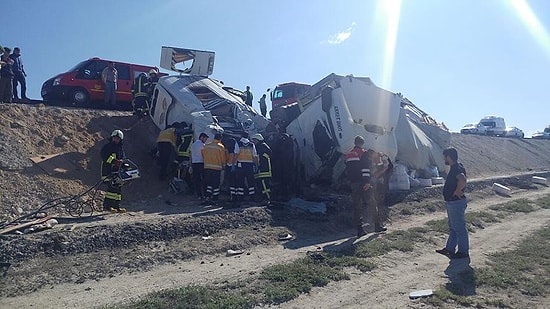 Konya'da TIR ile Minibüs Çarpıştı: 10 Kişi Can Verdi...