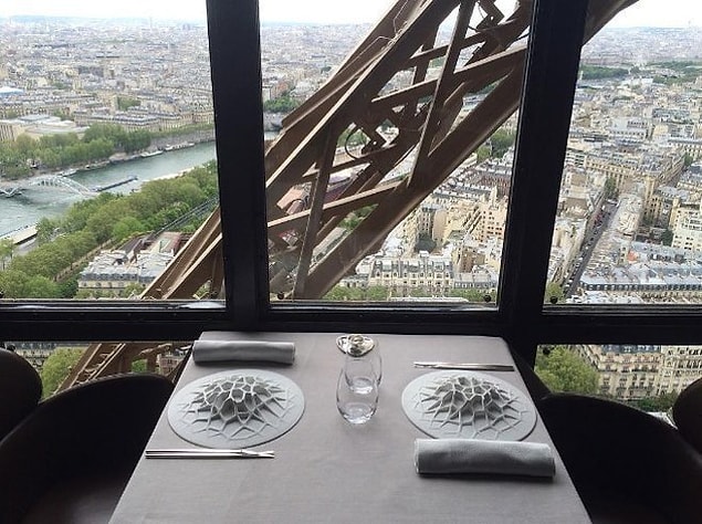 8. Le Jules Verne | Paris, Fransa.