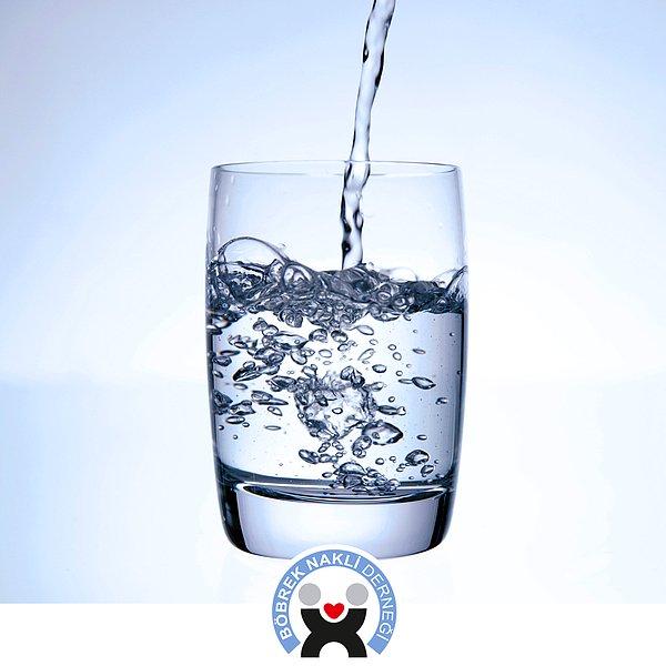 8. Ramazan ayında uzun süre susuz kalan vücudunuz için iftar ile sahur arasında mutlaka iki litre su tüketin