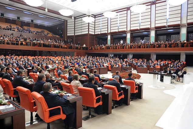 Yakın geçmişte siyasi partiler iki kez komisyon kurarak, mutabakat arayarak İç Tüzüğü değiştirmeye çalıştılar