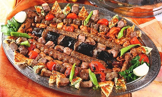 Ramazan'da İstanbul Bir Başkadır: İşte İftar Menüleriyle Göz Dolduran 17 Ziyafet Mekanı