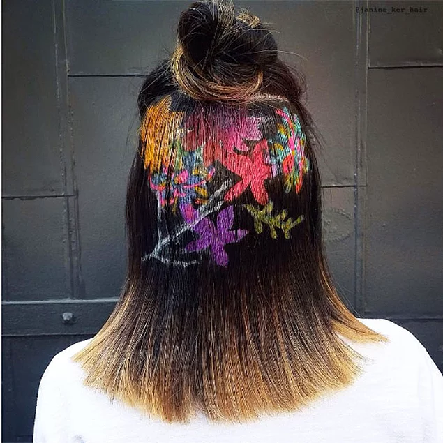 Перед вами самый популярный тренд этого лета - принты на волосах.
