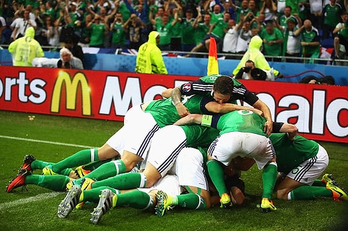McAuley, Kuzey İrlanda'nın Avrupa Şampiyonaları tarihindeki ilk golünü attı.