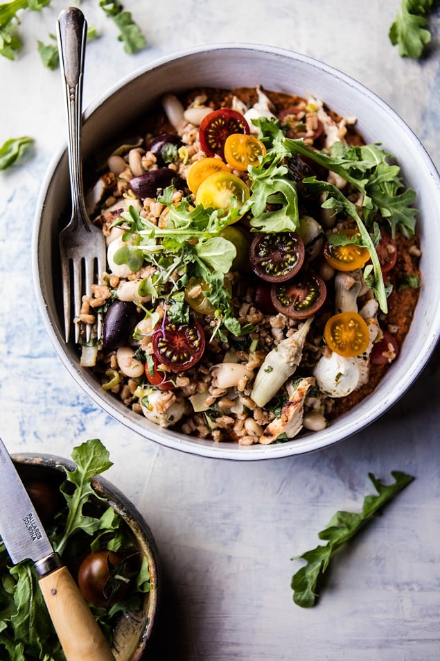 7. Tok tutma garantisi arayanlara: Tavuklu bulgur salatası
