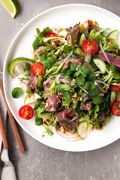 Tek başına bir öğün: Thai usulü biftek salatası