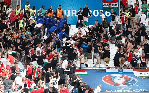 Maç öncesi tribünlerde kavga çıktı!