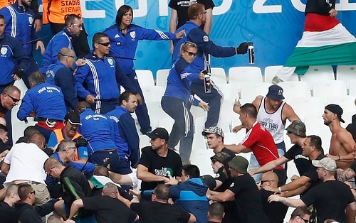 Maç öncesi tribünlerde kavga çıktı!
