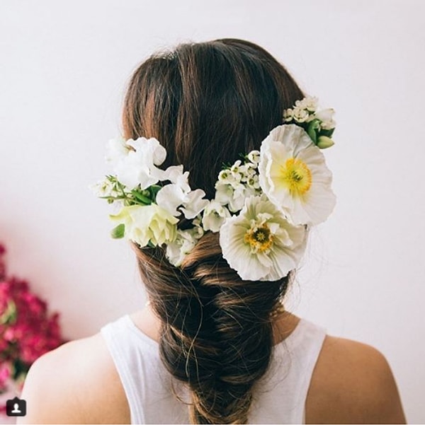 9. Взгляните на это комбо из цветочного венка и "рыбьего хвоста"...