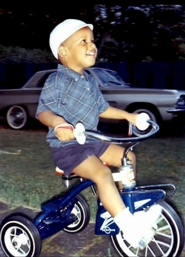1. 4-летний будущий президент США Барак Обама учится ездить на велосипеде