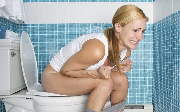 14. "Я занимался сексом с девушкой, которая вот уже неделю не могла сходить в туалет. Вдруг она вскочила с постели и понеслась в туалет, откуда донеслись ее ликующие крики. Она так даже оргазму не радовапась, как тому, что сходила по-большому".