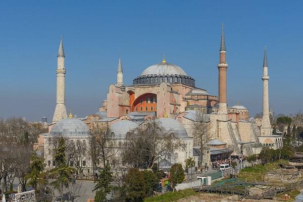 11. Konstantinopolis 450,000 nüfüsüyla 500 yıllarında dünyanın en kalabalık şehri oldu.