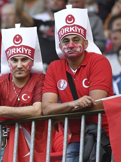 Türk taraftarlar tribünlerde yerini aldı