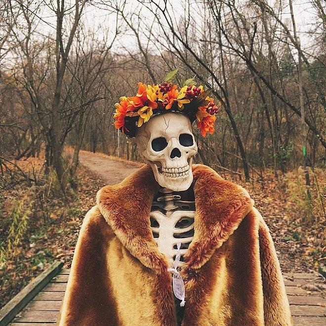 This Skeleton Shows Everything Wrong With Instagram Clichés!