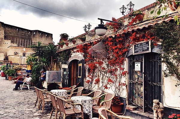 7. Тому, кто говорит за моей спиной, отвечает мой зад.