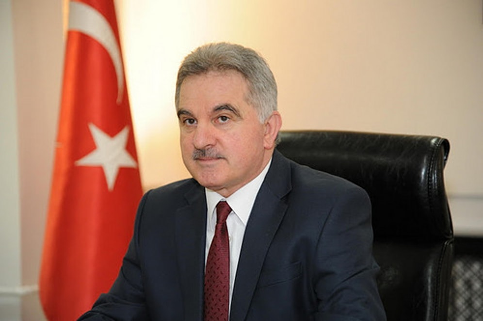 Muzaffer Elmas'ın Twitter'ı En İyi Kullanan Rektör Olduğunu Gösteren 42 Tweet'i