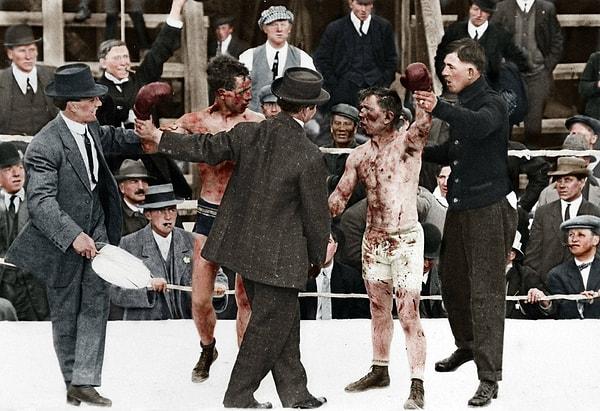 17. Boks sporunun geçmişte nasıl olduğu gösteren renklendirilmiş bir fotoğraf, 1913.