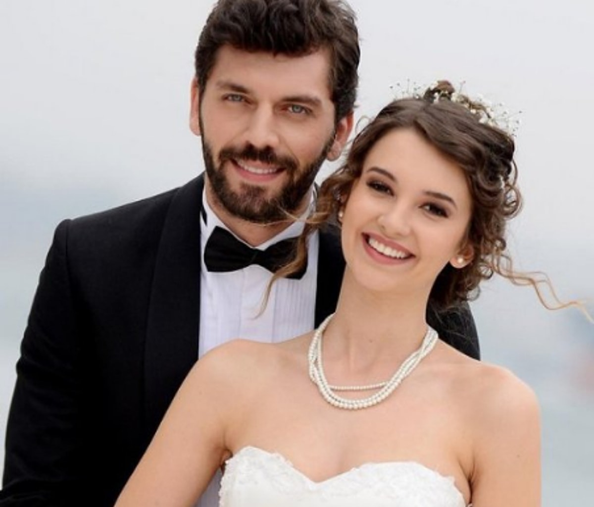 Ферит жениться на пелин. Пелин карахан и бурак озчивит фото. Пелин карахан свадьба. Пелин карахан yeter. Пелин карахан 2022.