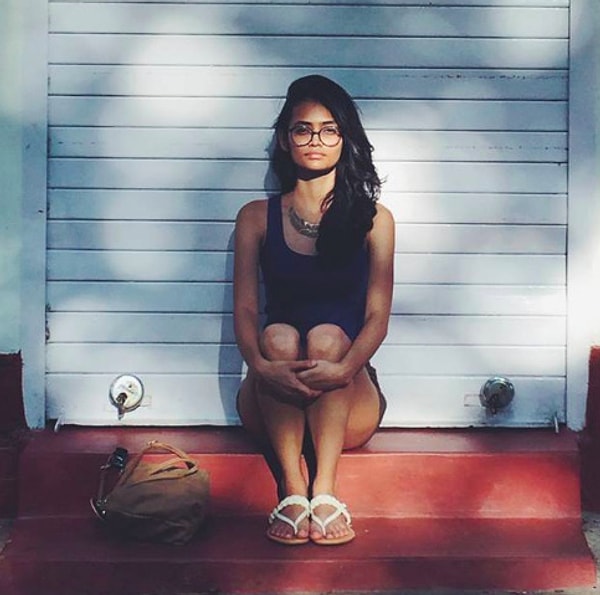 1. Акшита учится на четвертом курсе института в Бангалоре, Индия. В июле она станет выпускницей ВУЗа.