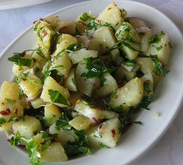 3. Gün masasından bayram masasına vazgeçilmez lezzet: Patates Salatası