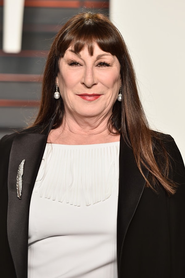 6. Addams Ailesi (1991)  The Addams Family - Anjelica Huston