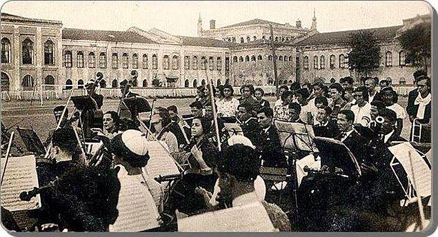 111. Yıl-1930-Yıkılan Taksim Stadında Klasik Müzik