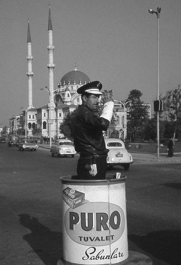 96. Tophane'de bir trafik polisi (1960'lı yıllar)