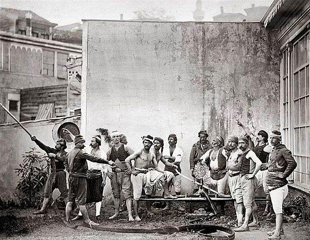 81. Gönüllü itfaiyeciler, İstanbul, 1870'ler.