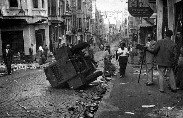 6-7 Eylül 1955 İstanbul Pogromu sonrası Tarlabaşı.
