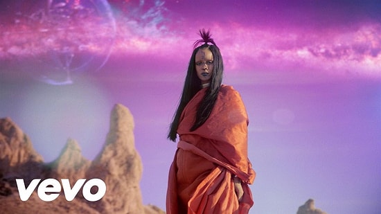 Uzaylı Rihanna'nın Star Trek İçin Seslendirdiği Sledgehammer Klibi Yayınlandı