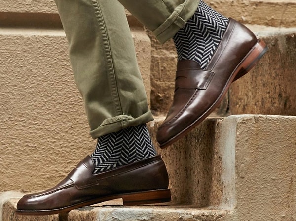 4. Сочетать цвет носков с цветом брюк