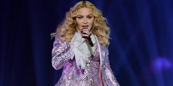 Celebration turnesi kapsamında Brezilya'nın Rio de Janeiro kentindeki Copacabana Plajı'nda konser verecek Madonna, provalar sırasında giydiği kıyafet ve dans performansıyla ağızları açık bıraktı!