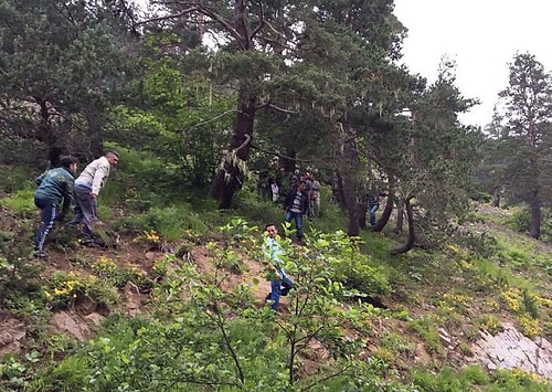 Helikoperin enkazına ilk olarak bölge halkı ulaştı