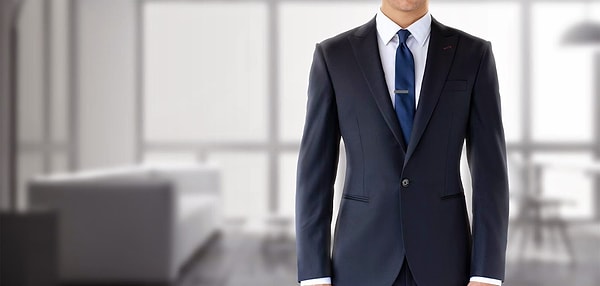 5. Не забудьте спрятать затяжной конец галстука.